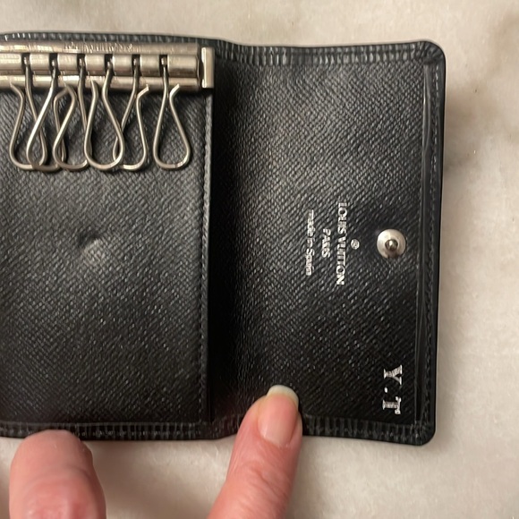Louis Vuitton Black Epi Designer 6 key key holder wallet EUC - Picture 4 of 7